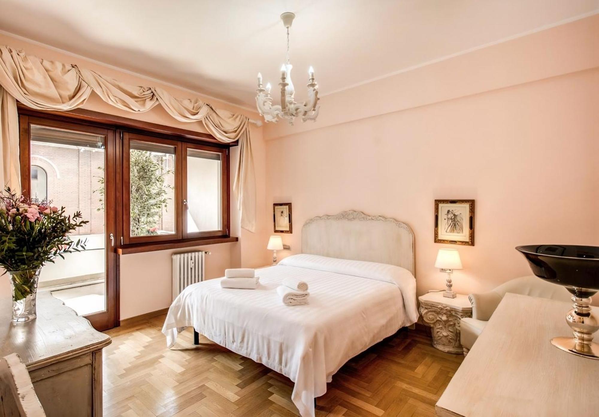 La Dolce Of Via Veneto - Prestigious With Wonderful Terrace In The Historic Center *
